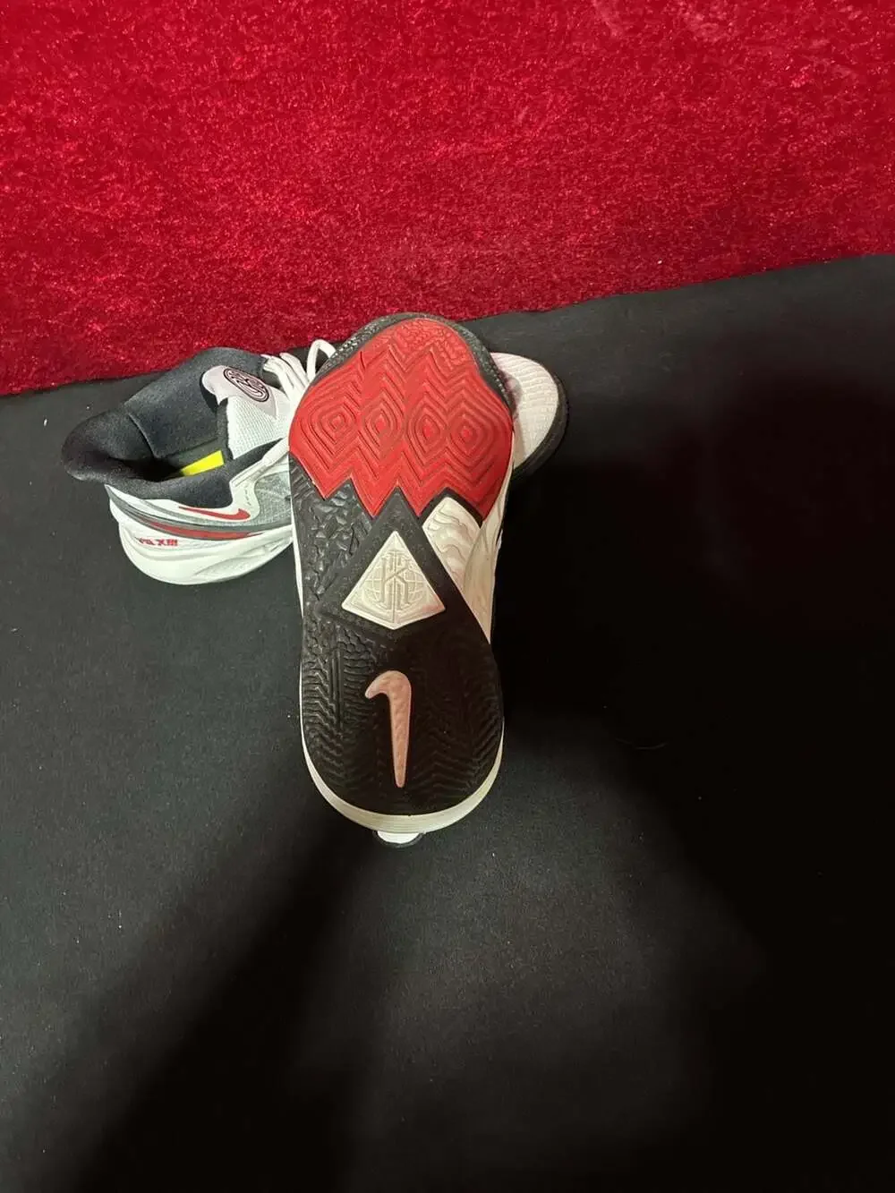Nike Kyrie Infinity Basketball Shoes Size 7Y